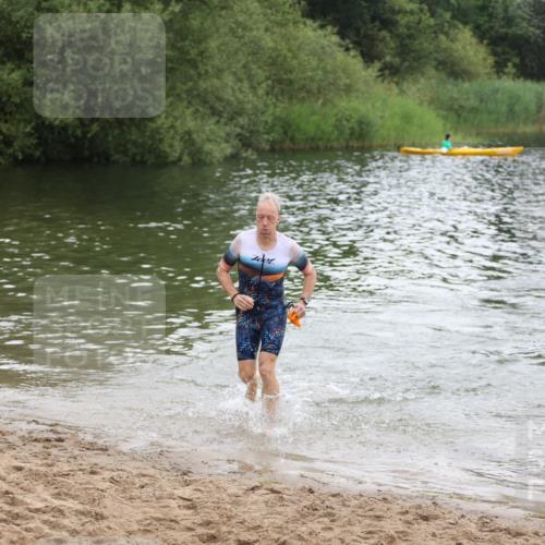 21.06.2026 - 29. Vierlanden-Triathlon Andreas Tolksdorf http://msf.ph/oto/9849697 21.06.2026 10:07:51 Schwimmen 449, 471 meine-sportfotos.de