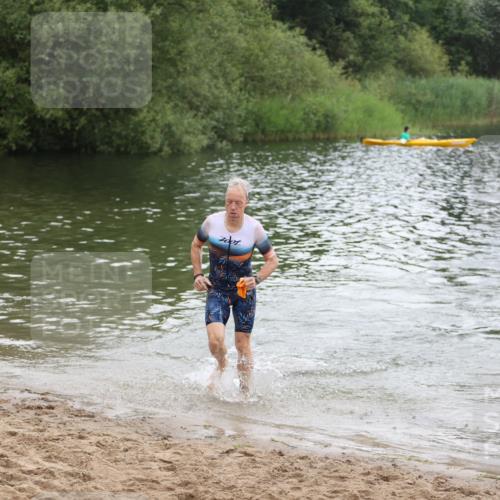 21.06.2026 - 29. Vierlanden-Triathlon Andreas Tolksdorf http://msf.ph/oto/9849703 21.06.2026 10:07:51 Schwimmen 449, 471 meine-sportfotos.de