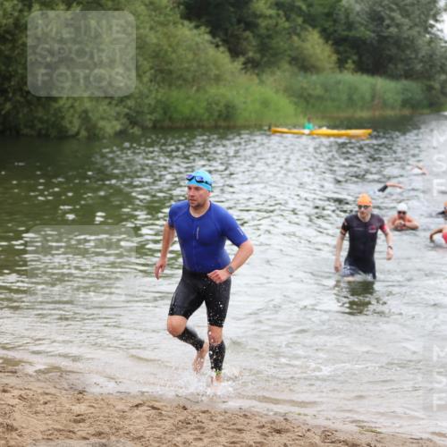 21.06.2026 - 29. Vierlanden-Triathlon Andreas Tolksdorf http://msf.ph/oto/9849729 21.06.2026 10:07:57 Schwimmen 393, 449, 459, 471, 473, 478 meine-sportfotos.de