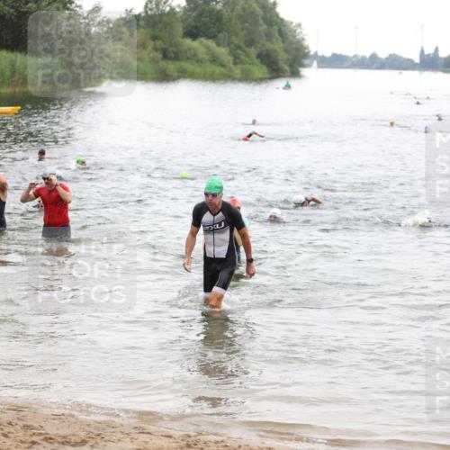 21.06.2026 - 29. Vierlanden-Triathlon Andreas Tolksdorf http://msf.ph/oto/9849775 21.06.2026 10:08:01 Schwimmen 393, 399, 452, 459, 471, 473, 478 meine-sportfotos.de
