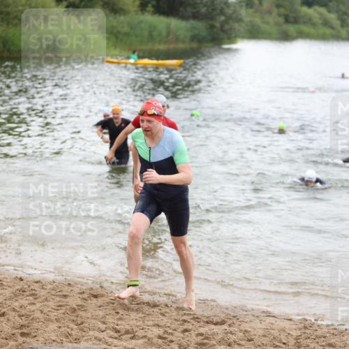 21.06.2026 - 29. Vierlanden-Triathlon Andreas Tolksdorf http://msf.ph/oto/9849801 21.06.2026 10:08:08 Schwimmen 392, 393, 399, 419, 452, 459, 473, 478 meine-sportfotos.de
