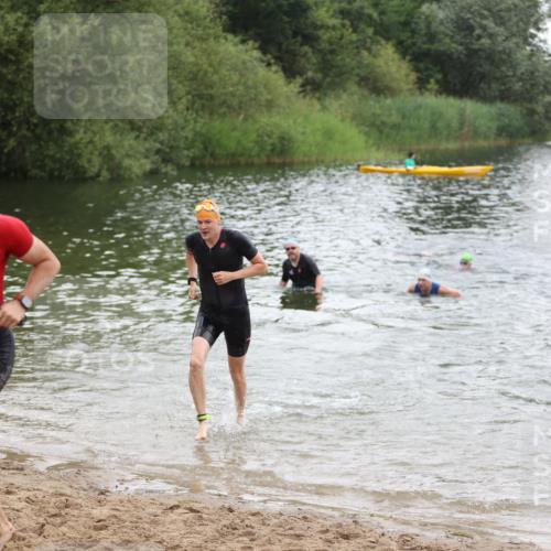 21.06.2026 - 29. Vierlanden-Triathlon Andreas Tolksdorf http://msf.ph/oto/9849868 21.06.2026 10:08:12 Schwimmen 392, 399, 419, 446, 452, 459, 477, 478 meine-sportfotos.de