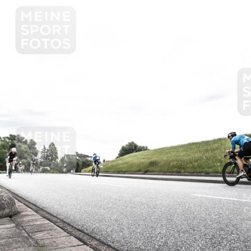21.06.2026 - 29. Vierlanden-Triathlon H.Heesch http://msf.ph/oto/9849890 21.06.2026 10:27:14 Radfahren 24, 89, 486, 517 meine-sportfotos.de
