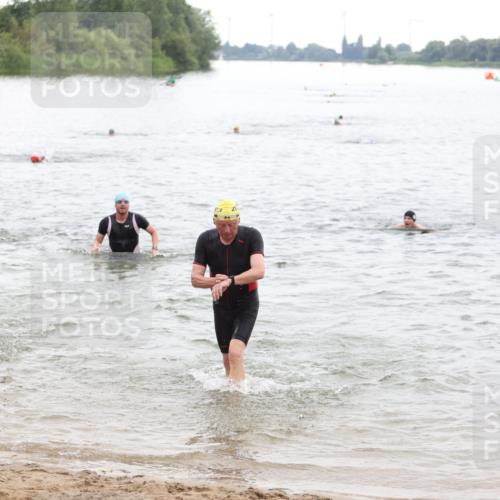 21.06.2026 - 29. Vierlanden-Triathlon Andreas Tolksdorf http://msf.ph/oto/9849896 21.06.2026 10:08:16 Schwimmen 392, 399, 419, 446, 452, 476, 477 meine-sportfotos.de