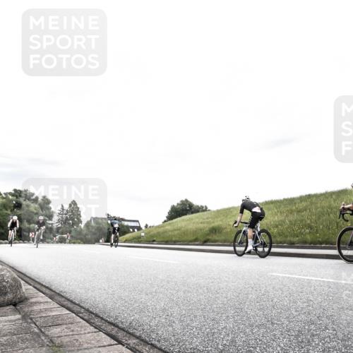 21.06.2026 - 29. Vierlanden-Triathlon H.Heesch http://msf.ph/oto/9849986 21.06.2026 10:28:35 Radfahren 99, 106, 197, 367, 387, 511, 535, 561, 592, 616 meine-sportfotos.de