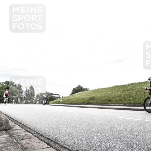 21.06.2026 - 29. Vierlanden-Triathlon H.Heesch http://msf.ph/oto/9850010 21.06.2026 10:28:41 Radfahren 367, 390, 508, 511 meine-sportfotos.de