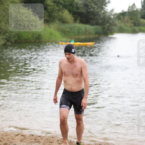 21.06.2026 - 29. Vierlanden-Triathlon Andreas Tolksdorf http://msf.ph/oto/9850012 21.06.2026 10:08:35 Schwimmen 418, 422, 432, 1356 meine-sportfotos.de