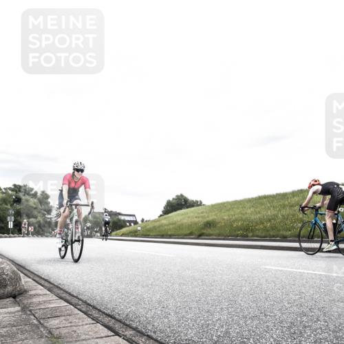 21.06.2026 - 29. Vierlanden-Triathlon H.Heesch http://msf.ph/oto/9850014 21.06.2026 10:28:42 Radfahren 390, 508 meine-sportfotos.de