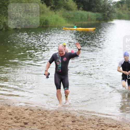 21.06.2026 - 29. Vierlanden-Triathlon Andreas Tolksdorf http://msf.ph/oto/9850050 21.06.2026 10:09:11 Schwimmen 406, 435, 439, 470 meine-sportfotos.de