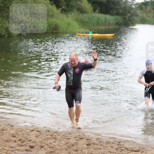 21.06.2026 - 29. Vierlanden-Triathlon Andreas Tolksdorf http://msf.ph/oto/9850054 21.06.2026 10:09:11 Schwimmen 406, 435, 439, 470 meine-sportfotos.de