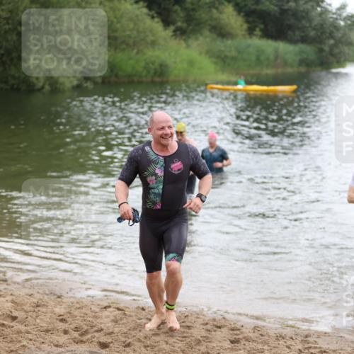 21.06.2026 - 29. Vierlanden-Triathlon Andreas Tolksdorf http://msf.ph/oto/9850080 21.06.2026 10:09:12 Schwimmen 406, 435, 439, 470 meine-sportfotos.de