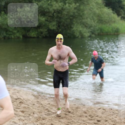 21.06.2026 - 29. Vierlanden-Triathlon Andreas Tolksdorf http://msf.ph/oto/9850099 21.06.2026 10:09:18 Schwimmen 406, 435, 439, 470 meine-sportfotos.de