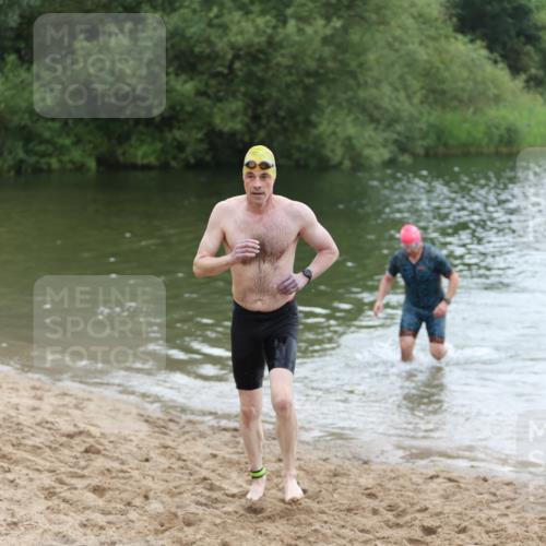 21.06.2026 - 29. Vierlanden-Triathlon Andreas Tolksdorf http://msf.ph/oto/9850100 21.06.2026 10:09:19 Schwimmen 406, 435, 439, 470 meine-sportfotos.de
