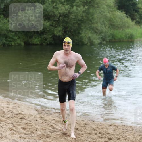 21.06.2026 - 29. Vierlanden-Triathlon Andreas Tolksdorf http://msf.ph/oto/9850103 21.06.2026 10:09:19 Schwimmen 406, 435, 439, 470 meine-sportfotos.de
