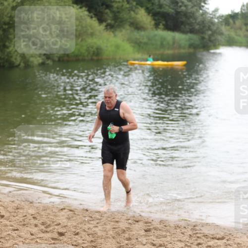 21.06.2026 - 29. Vierlanden-Triathlon Andreas Tolksdorf http://msf.ph/oto/9850125 21.06.2026 10:09:34 Schwimmen 400 meine-sportfotos.de