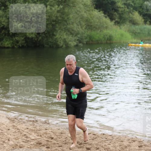 21.06.2026 - 29. Vierlanden-Triathlon Andreas Tolksdorf http://msf.ph/oto/9850137 21.06.2026 10:09:35 Schwimmen 400 meine-sportfotos.de