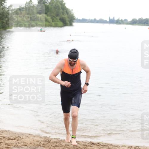 21.06.2026 - 29. Vierlanden-Triathlon Andreas Tolksdorf http://msf.ph/oto/9850139 21.06.2026 10:09:50 Schwimmen 427 meine-sportfotos.de