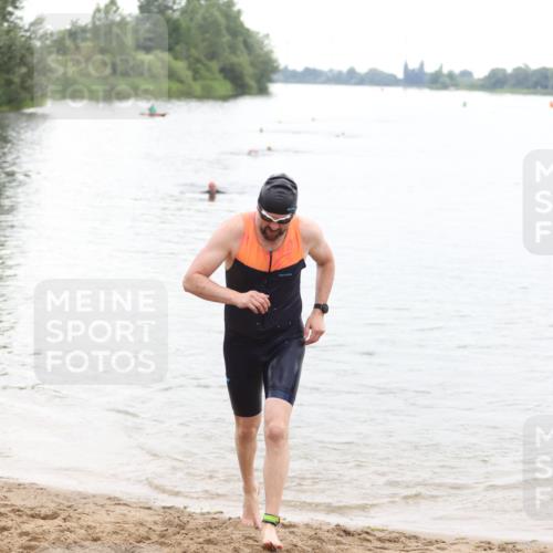 21.06.2026 - 29. Vierlanden-Triathlon Andreas Tolksdorf http://msf.ph/oto/9850142 21.06.2026 10:09:50 Schwimmen 427 meine-sportfotos.de