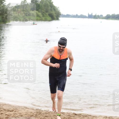 21.06.2026 - 29. Vierlanden-Triathlon Andreas Tolksdorf http://msf.ph/oto/9850144 21.06.2026 10:09:50 Schwimmen 427 meine-sportfotos.de