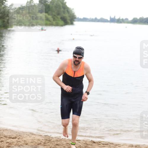 21.06.2026 - 29. Vierlanden-Triathlon Andreas Tolksdorf http://msf.ph/oto/9850146 21.06.2026 10:09:50 Schwimmen 427 meine-sportfotos.de