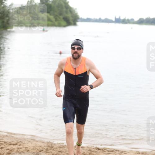 21.06.2026 - 29. Vierlanden-Triathlon Andreas Tolksdorf http://msf.ph/oto/9850152 21.06.2026 10:09:50 Schwimmen 427 meine-sportfotos.de