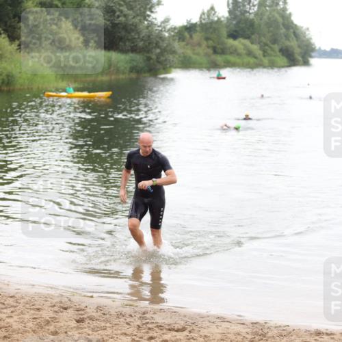 21.06.2026 - 29. Vierlanden-Triathlon Andreas Tolksdorf http://msf.ph/oto/9850156 21.06.2026 10:10:24 Schwimmen 412 meine-sportfotos.de