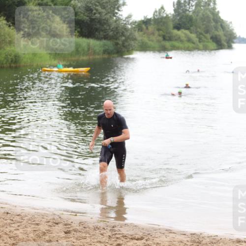 21.06.2026 - 29. Vierlanden-Triathlon Andreas Tolksdorf http://msf.ph/oto/9850162 21.06.2026 10:10:24 Schwimmen 412 meine-sportfotos.de