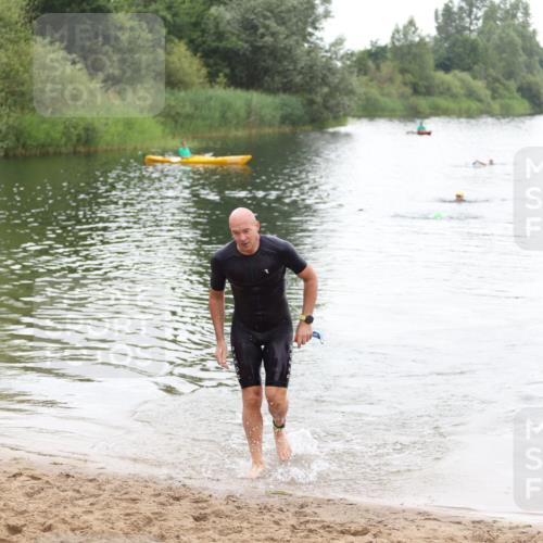 21.06.2026 - 29. Vierlanden-Triathlon Andreas Tolksdorf http://msf.ph/oto/9850176 21.06.2026 10:10:25 Schwimmen 412 meine-sportfotos.de