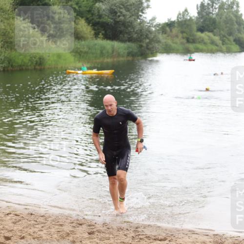 21.06.2026 - 29. Vierlanden-Triathlon Andreas Tolksdorf http://msf.ph/oto/9850180 21.06.2026 10:10:25 Schwimmen 412 meine-sportfotos.de