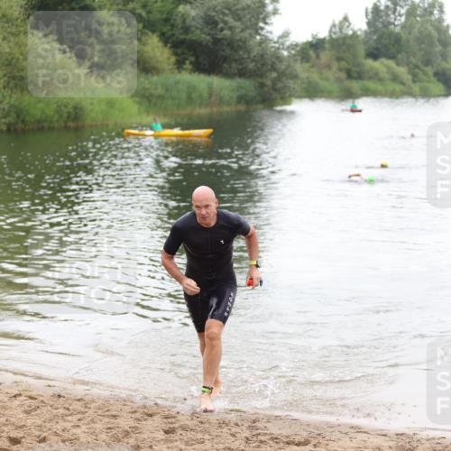 21.06.2026 - 29. Vierlanden-Triathlon Andreas Tolksdorf http://msf.ph/oto/9850188 21.06.2026 10:10:25 Schwimmen 412 meine-sportfotos.de