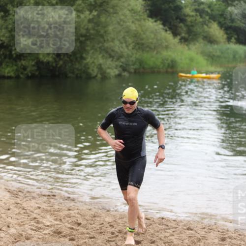 21.06.2026 - 29. Vierlanden-Triathlon Andreas Tolksdorf http://msf.ph/oto/9850226 21.06.2026 10:11:07 Schwimmen 411, 461 meine-sportfotos.de