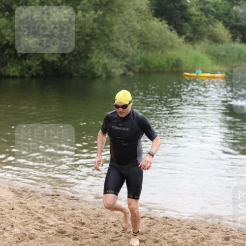 21.06.2026 - 29. Vierlanden-Triathlon Andreas Tolksdorf http://msf.ph/oto/9850232 21.06.2026 10:11:07 Schwimmen 411, 461 meine-sportfotos.de