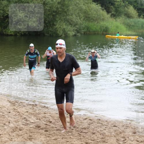 21.06.2026 - 29. Vierlanden-Triathlon Andreas Tolksdorf http://msf.ph/oto/9850256 21.06.2026 10:11:33 Schwimmen 402, 404, 426, 463 meine-sportfotos.de
