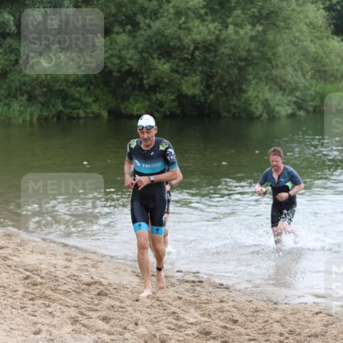21.06.2026 - 29. Vierlanden-Triathlon Andreas Tolksdorf http://msf.ph/oto/9850297 21.06.2026 10:11:38 Schwimmen 402, 404, 426, 463 meine-sportfotos.de