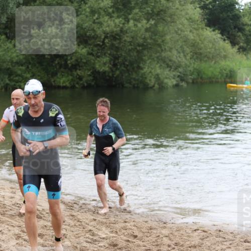 21.06.2026 - 29. Vierlanden-Triathlon Andreas Tolksdorf http://msf.ph/oto/9850314 21.06.2026 10:11:40 Schwimmen 402, 426, 463 meine-sportfotos.de