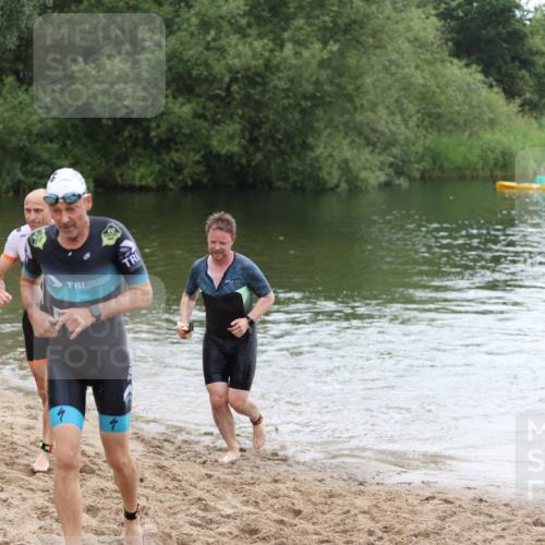 21.06.2026 - 29. Vierlanden-Triathlon Andreas Tolksdorf http://msf.ph/oto/9850317 21.06.2026 10:11:40 Schwimmen 402, 426, 463 meine-sportfotos.de