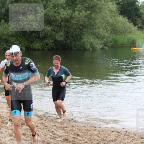 21.06.2026 - 29. Vierlanden-Triathlon Andreas Tolksdorf http://msf.ph/oto/9850319 21.06.2026 10:11:40 Schwimmen 402, 426, 463 meine-sportfotos.de