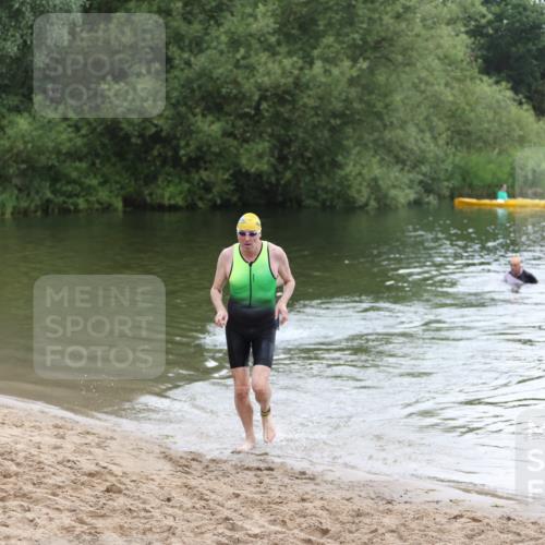 21.06.2026 - 29. Vierlanden-Triathlon Andreas Tolksdorf http://msf.ph/oto/9850338 21.06.2026 10:12:31 Schwimmen 401, 423 meine-sportfotos.de