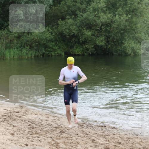 21.06.2026 - 29. Vierlanden-Triathlon Andreas Tolksdorf http://msf.ph/oto/9850353 21.06.2026 10:12:35 Schwimmen 401, 423 meine-sportfotos.de
