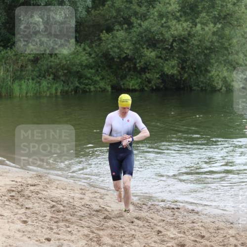 21.06.2026 - 29. Vierlanden-Triathlon Andreas Tolksdorf http://msf.ph/oto/9850363 21.06.2026 10:12:35 Schwimmen 401, 423 meine-sportfotos.de