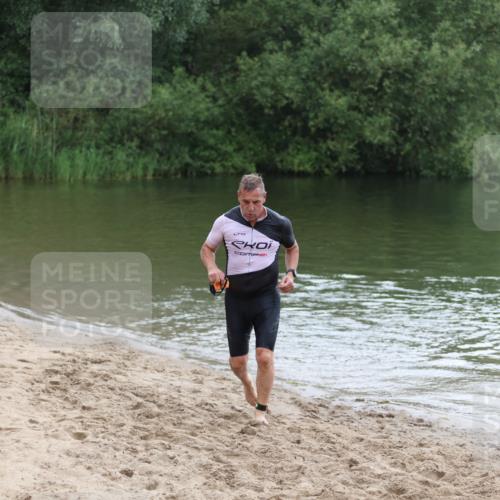 21.06.2026 - 29. Vierlanden-Triathlon Andreas Tolksdorf http://msf.ph/oto/9850373 21.06.2026 10:12:51 Schwimmen 396, 542 meine-sportfotos.de