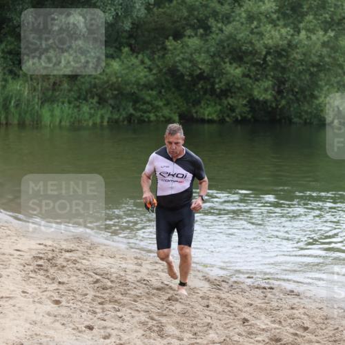 21.06.2026 - 29. Vierlanden-Triathlon Andreas Tolksdorf http://msf.ph/oto/9850376 21.06.2026 10:12:51 Schwimmen 396, 542 meine-sportfotos.de