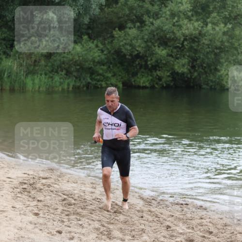 21.06.2026 - 29. Vierlanden-Triathlon Andreas Tolksdorf http://msf.ph/oto/9850385 21.06.2026 10:12:51 Schwimmen 396, 542 meine-sportfotos.de