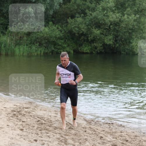 21.06.2026 - 29. Vierlanden-Triathlon Andreas Tolksdorf http://msf.ph/oto/9850387 21.06.2026 10:12:51 Schwimmen 396, 542 meine-sportfotos.de