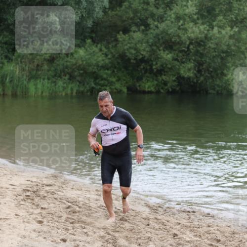 21.06.2026 - 29. Vierlanden-Triathlon Andreas Tolksdorf http://msf.ph/oto/9850392 21.06.2026 10:12:51 Schwimmen 396, 542 meine-sportfotos.de