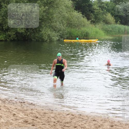 21.06.2026 - 29. Vierlanden-Triathlon Andreas Tolksdorf http://msf.ph/oto/9850449 21.06.2026 10:13:03 Schwimmen 542, 549, 620 meine-sportfotos.de