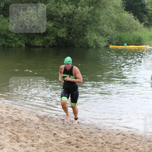 21.06.2026 - 29. Vierlanden-Triathlon Andreas Tolksdorf http://msf.ph/oto/9850458 21.06.2026 10:13:06 Schwimmen 549, 620 meine-sportfotos.de