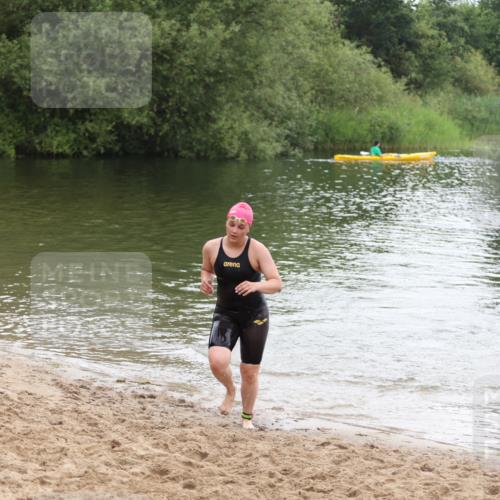 21.06.2026 - 29. Vierlanden-Triathlon Andreas Tolksdorf http://msf.ph/oto/9850491 21.06.2026 10:13:13 Schwimmen 549, 620 meine-sportfotos.de