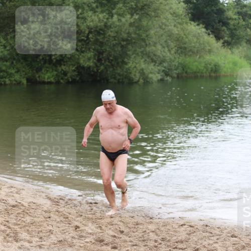 21.06.2026 - 29. Vierlanden-Triathlon Andreas Tolksdorf http://msf.ph/oto/9850519 21.06.2026 10:13:37 Schwimmen 415 meine-sportfotos.de