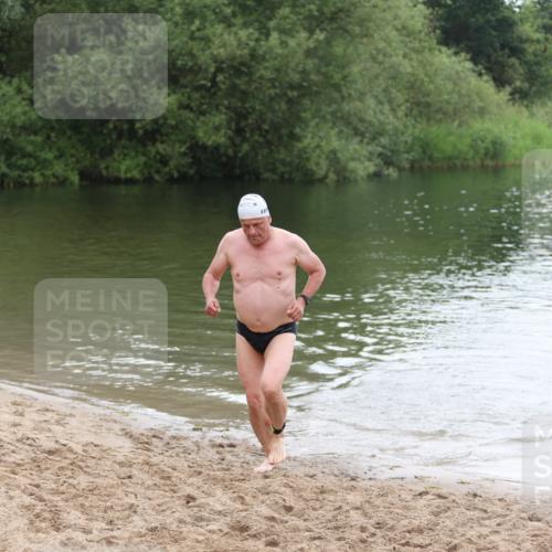 21.06.2026 - 29. Vierlanden-Triathlon Andreas Tolksdorf http://msf.ph/oto/9850522 21.06.2026 10:13:37 Schwimmen 415 meine-sportfotos.de
